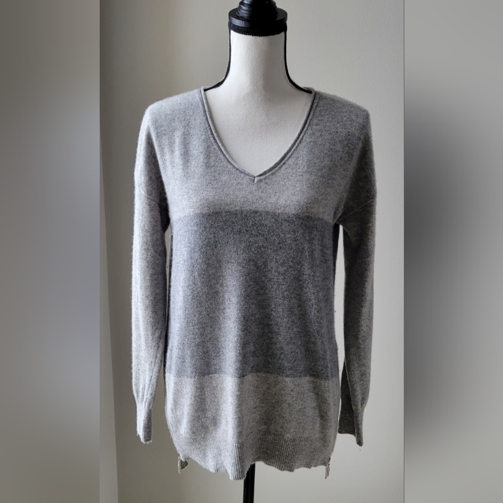 Lusso 100% Cashmere Color Block Vneck‎ Women Size Medium Long Sleeves Sweater